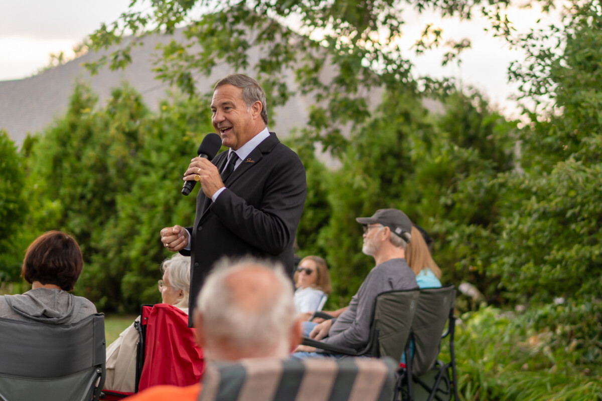Rick Stephenson sarenades a crowd outdoors